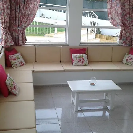 Elegant In With Private Pool. *