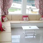 Elegant In With Private Pool. Vila